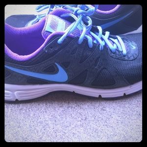 Nike revolution 2 womens size 11